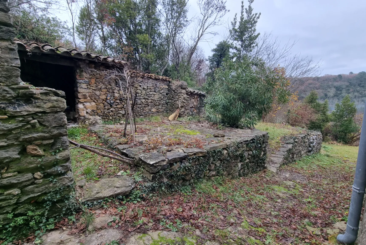 Vente Maison 8 pièces dans les Cévennes - Magnanerie avec terrains 