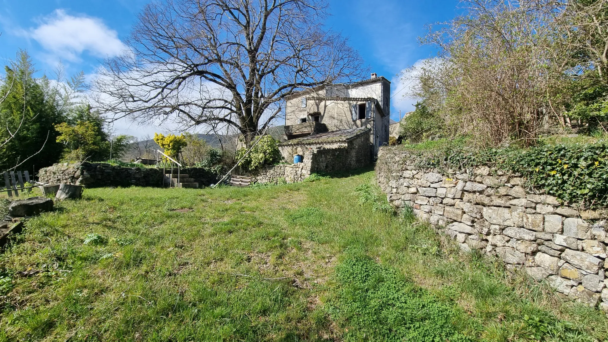 Vente Maison 8 pièces dans les Cévennes - Magnanerie avec terrains 