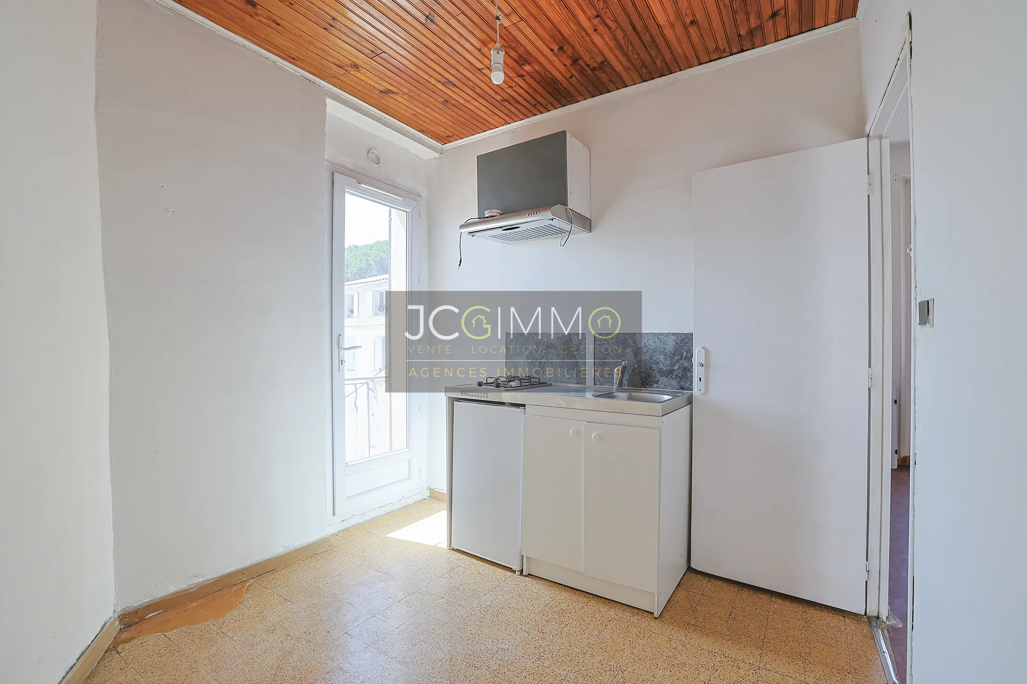 Immeuble à vendre à Carnoules - 3 appartements, 8,5% de rentabilité 