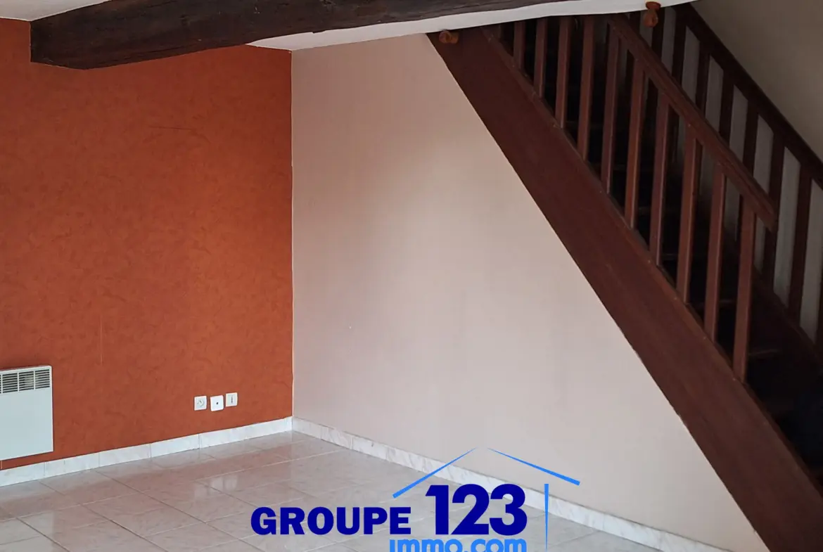 Maison T3 avec garage à vendre à St Cyr les Colons 