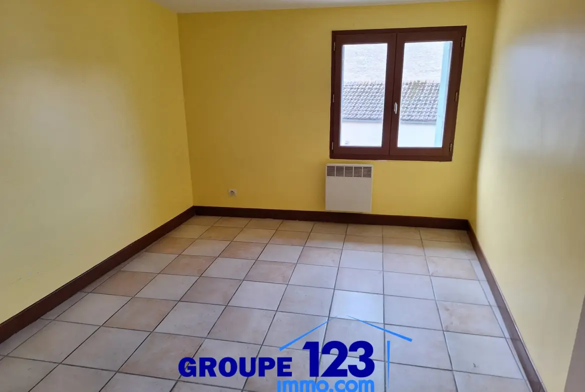 Maison T3 avec garage à vendre à St Cyr les Colons 