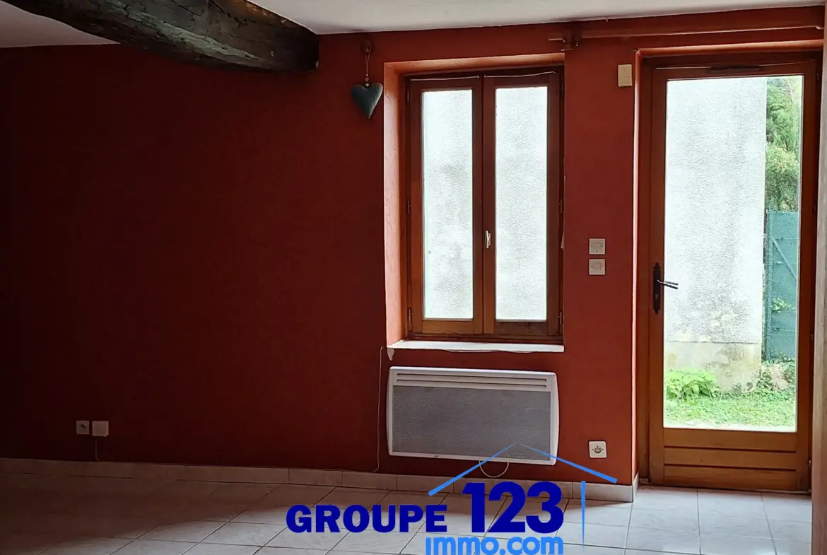 Maison T3 avec garage à vendre à St Cyr les Colons 