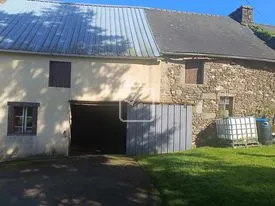 Maison à rénover avec jardin et dépendance à La Trinité Porhoët 