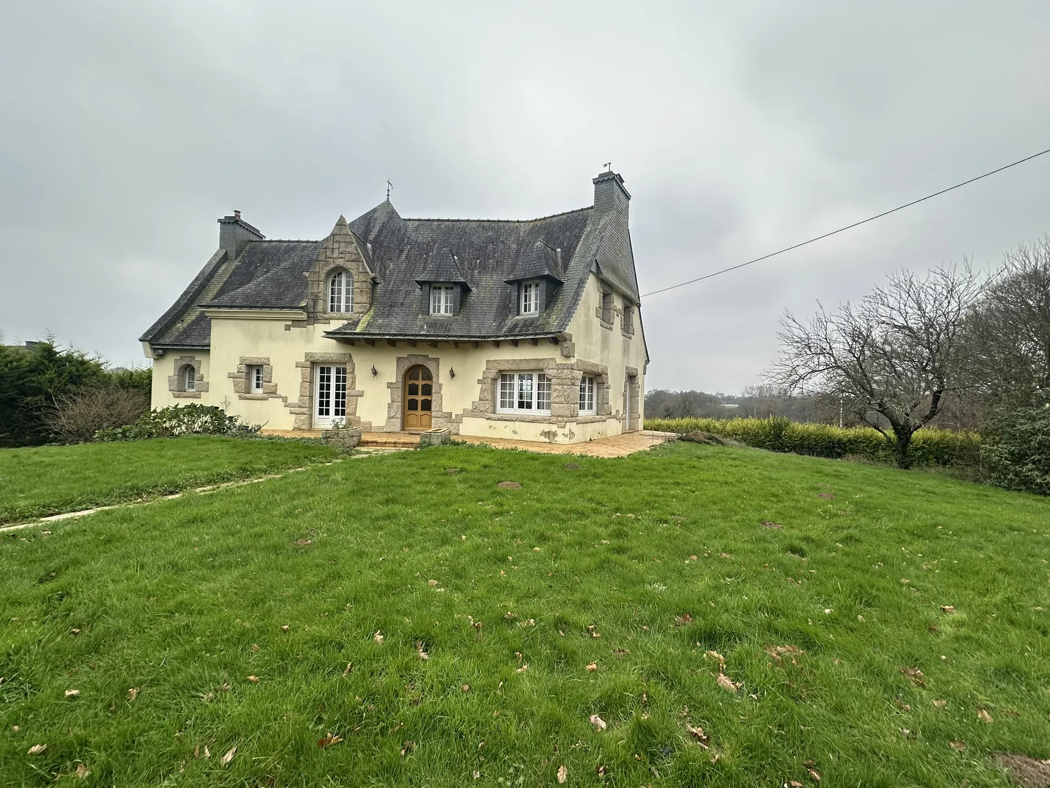 Maison spacieuse à vendre à Plumeliau - 173 m² 