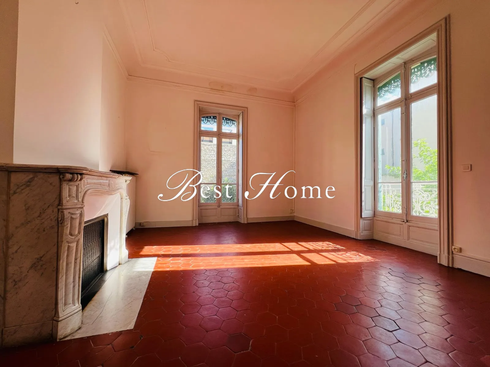 À vendre : Appartement bourgeois T3 de 100 m² à Nîmes 