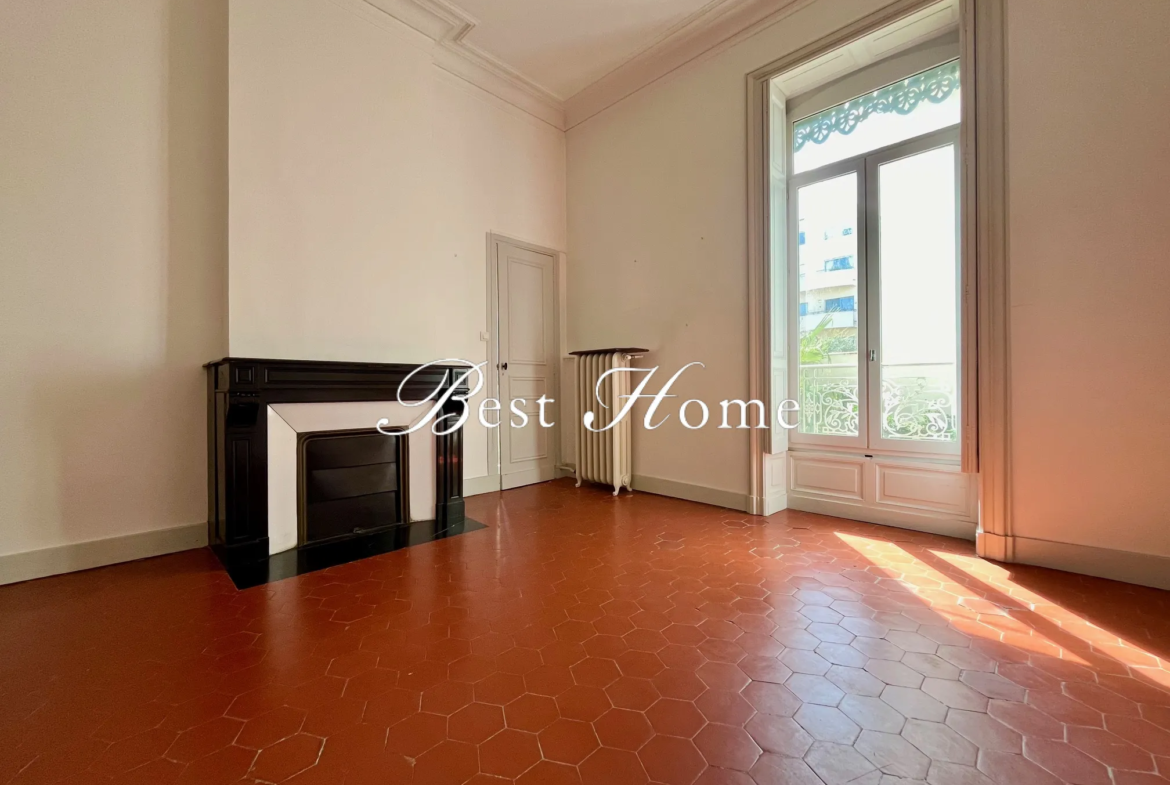 À vendre : Appartement bourgeois T3 de 100 m² à Nîmes 