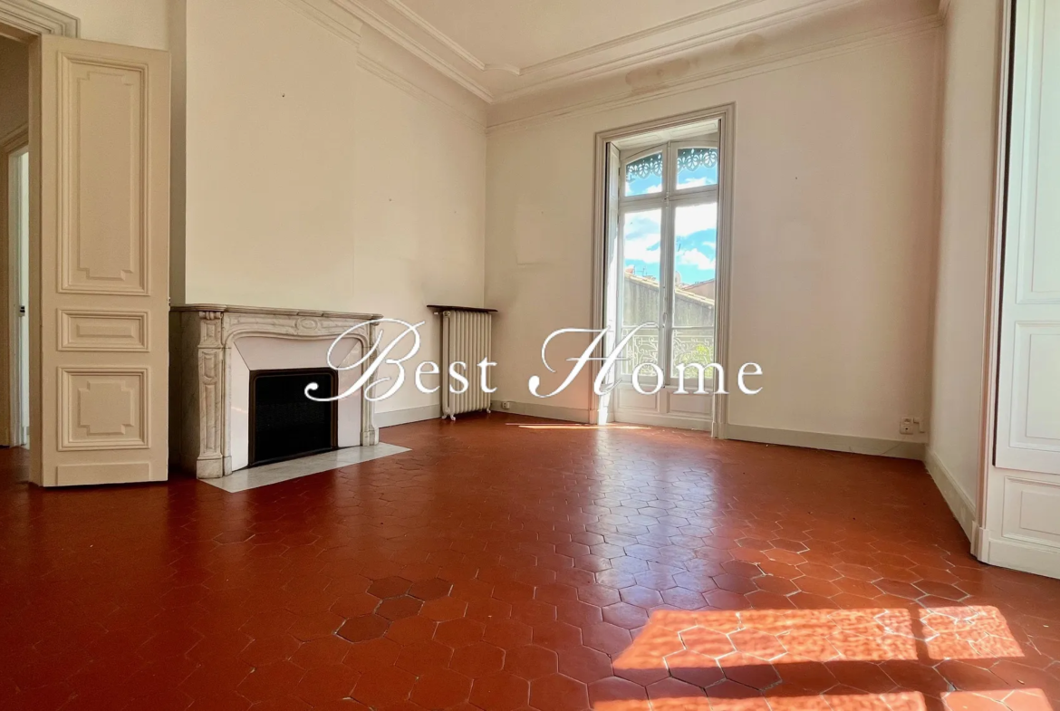 À vendre : Appartement bourgeois T3 de 100 m² à Nîmes 