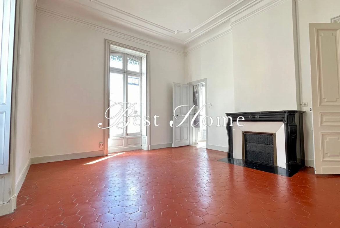 À vendre : Appartement bourgeois T3 de 100 m² à Nîmes 