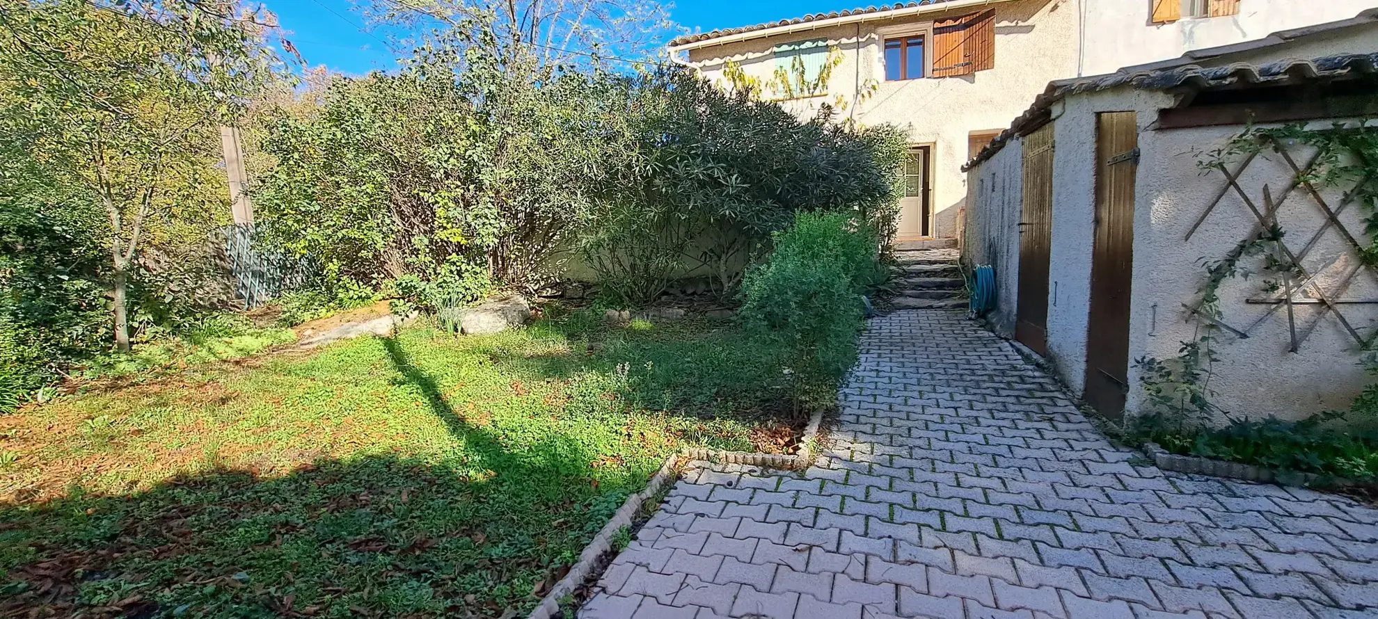 Maison Mitoyenne à Pourcieux - 60 m² avec Jardin 