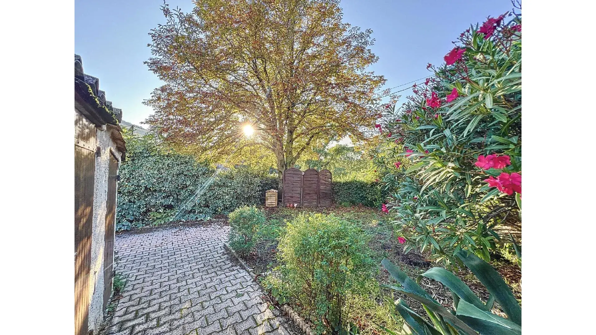 Maison Mitoyenne à Pourcieux - 60 m² avec Jardin 