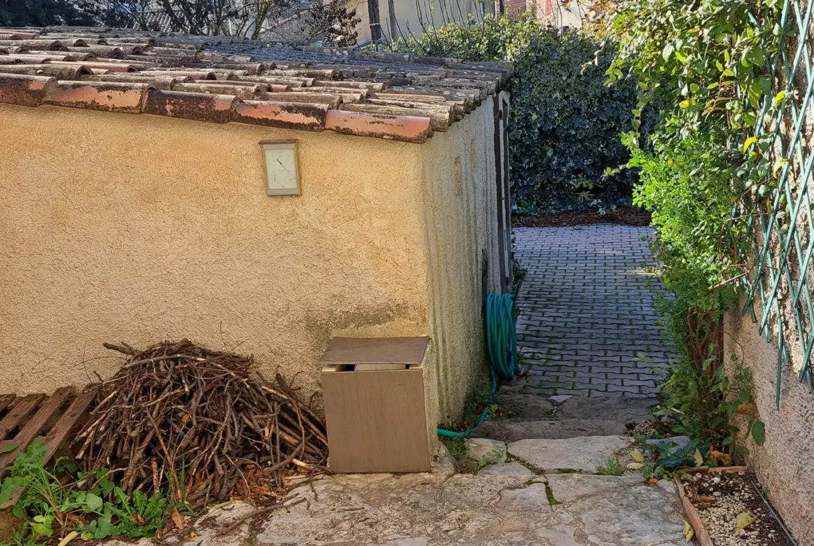 Maison Mitoyenne à Pourcieux - 60 m² avec Jardin 