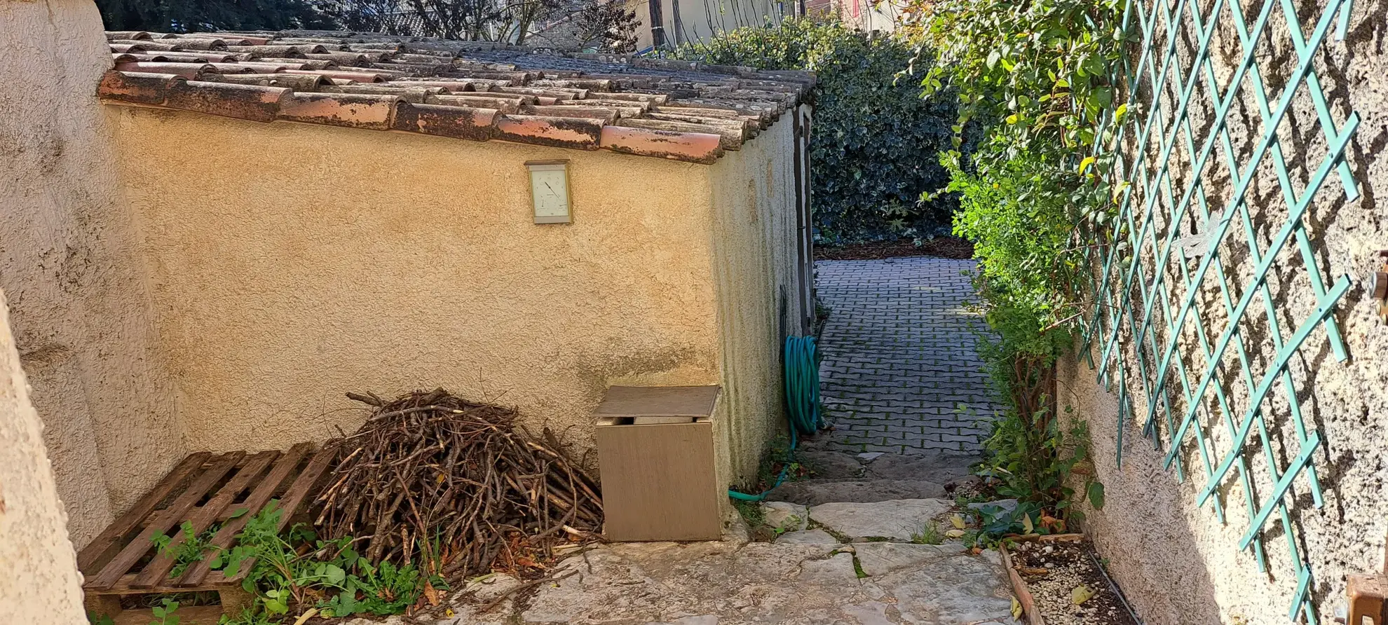 Maison Mitoyenne à Pourcieux - 60 m² avec Jardin 