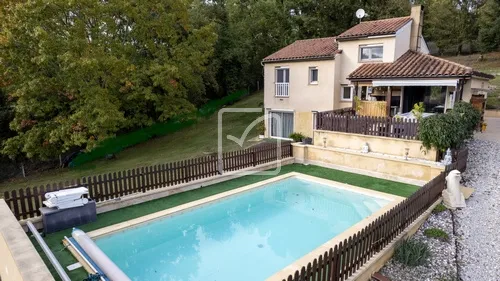 Maison contemporaine avec piscine à Gourdon, 123 m2 habitables