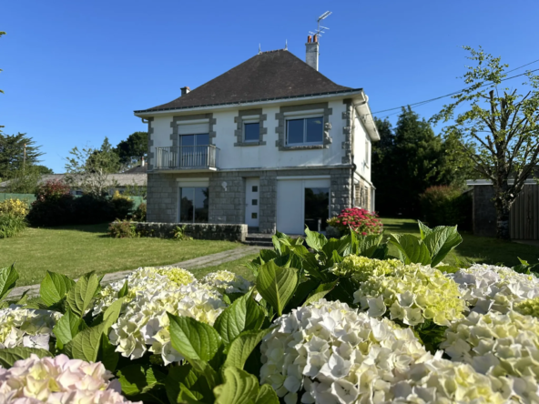 Charmante maison de ville avec garage à Baud