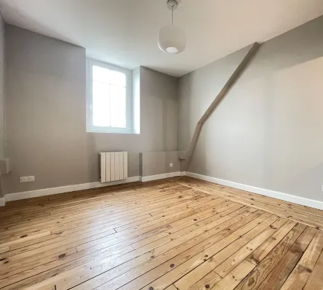 À vendre : Appartement F4 rénové au dernier étage à Brive 