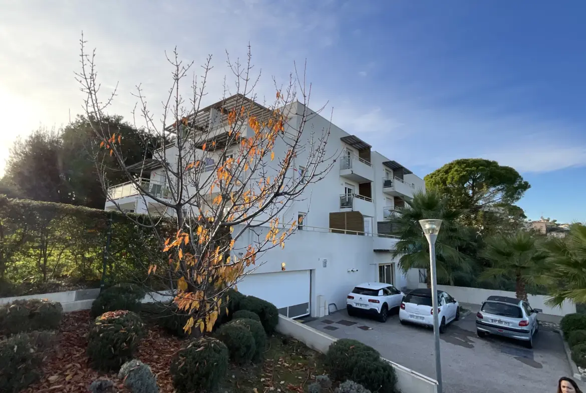 Studio meublé avec vue dégagée à Saint Pierre de Féric, Nice 