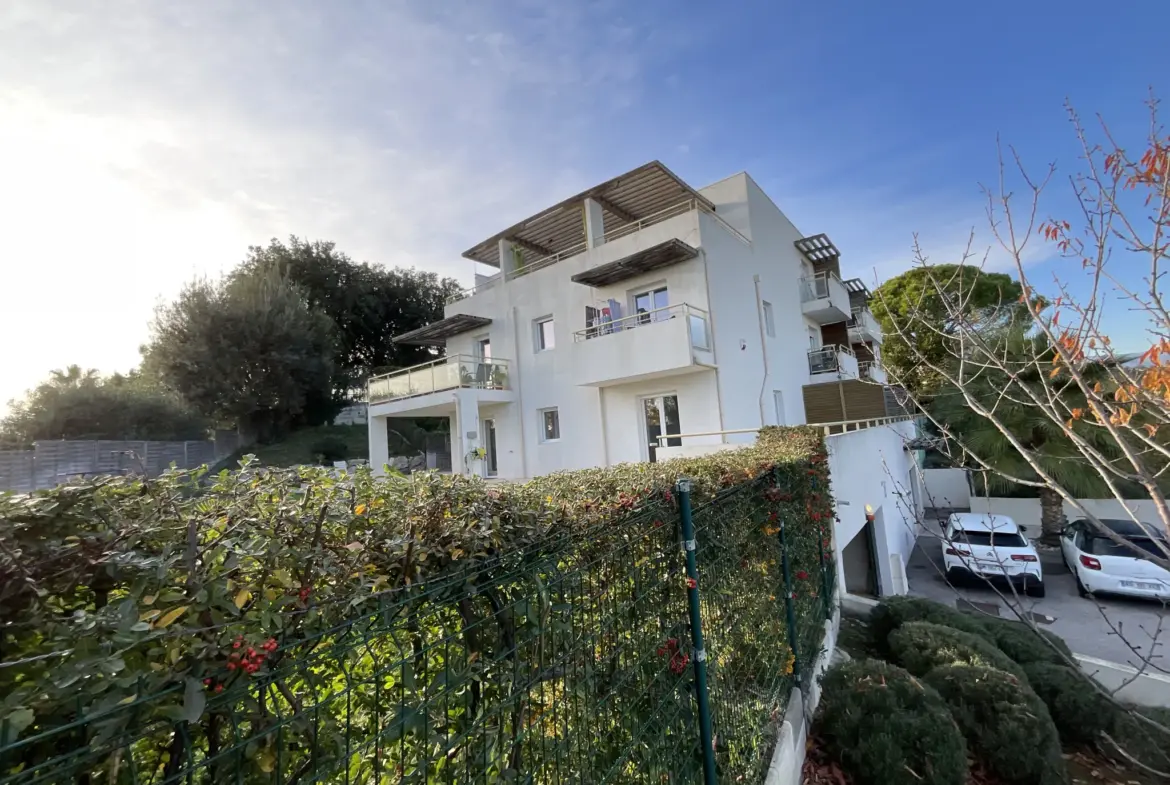 Studio meublé avec vue dégagée à Saint Pierre de Féric, Nice 