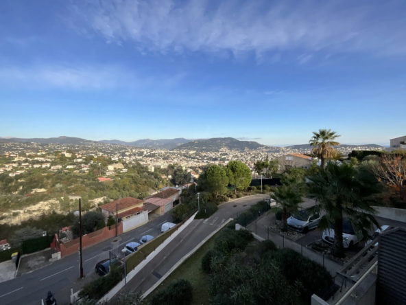 Studio meublé avec vue dégagée à Saint Pierre de Féric, Nice