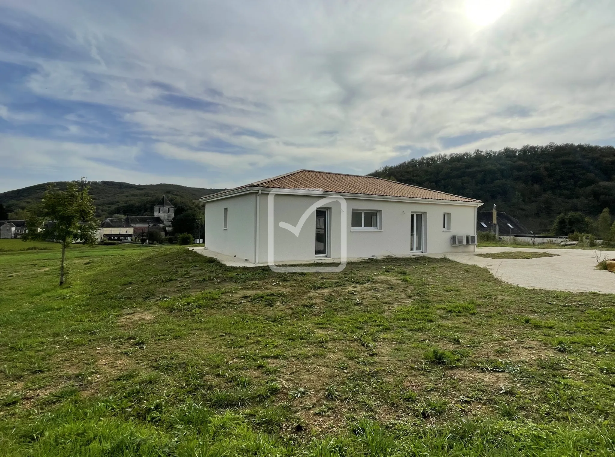 Maison neuve à terminer de 3 chambres à Borreze 