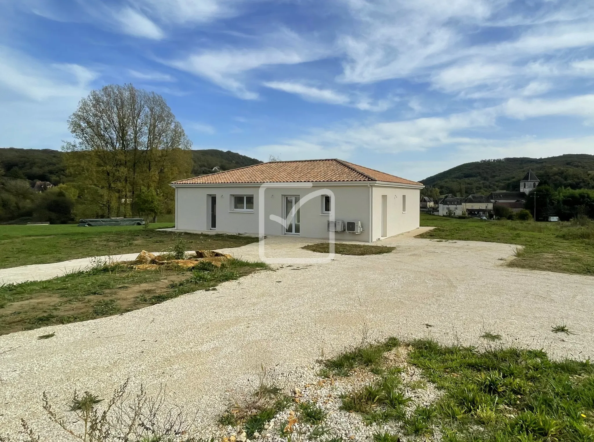 Maison neuve à terminer de 3 chambres à Borreze 