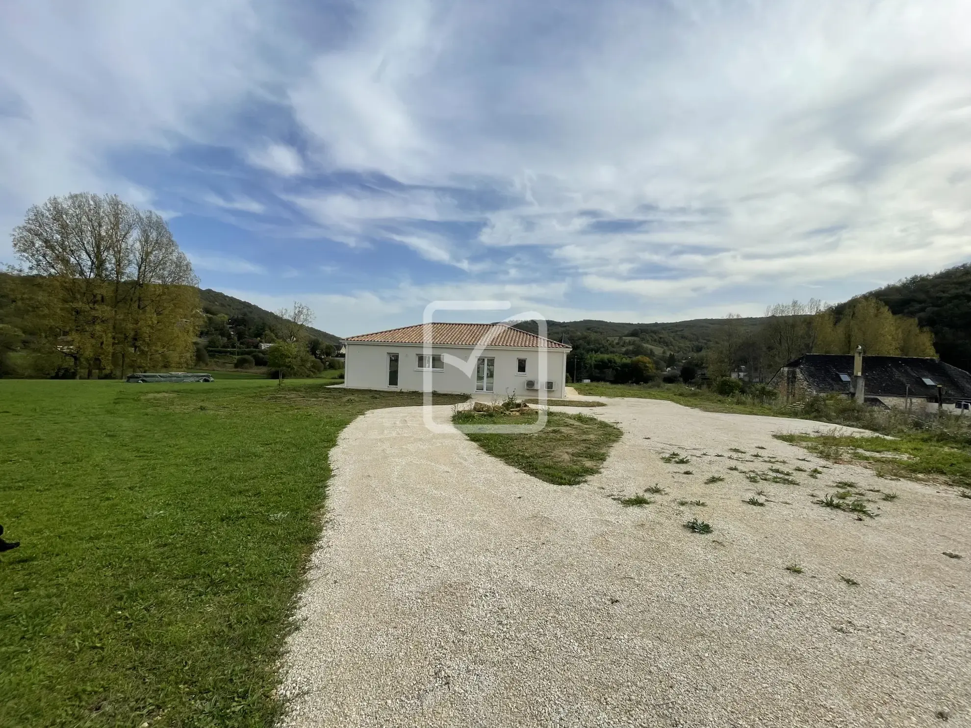 Maison neuve à finir avec 3 chambres à Borreze 