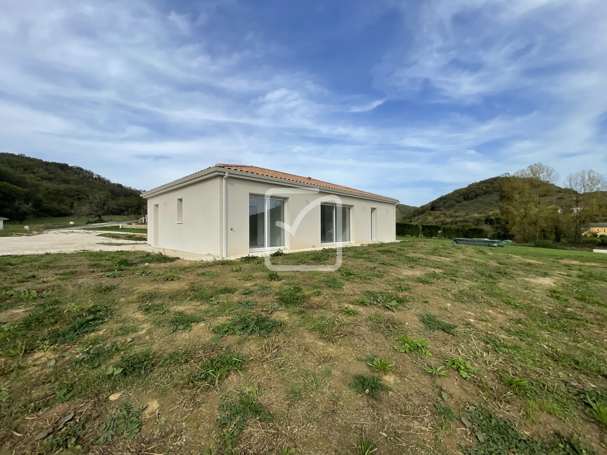 Maison neuve à finir avec 3 chambres à Borreze 