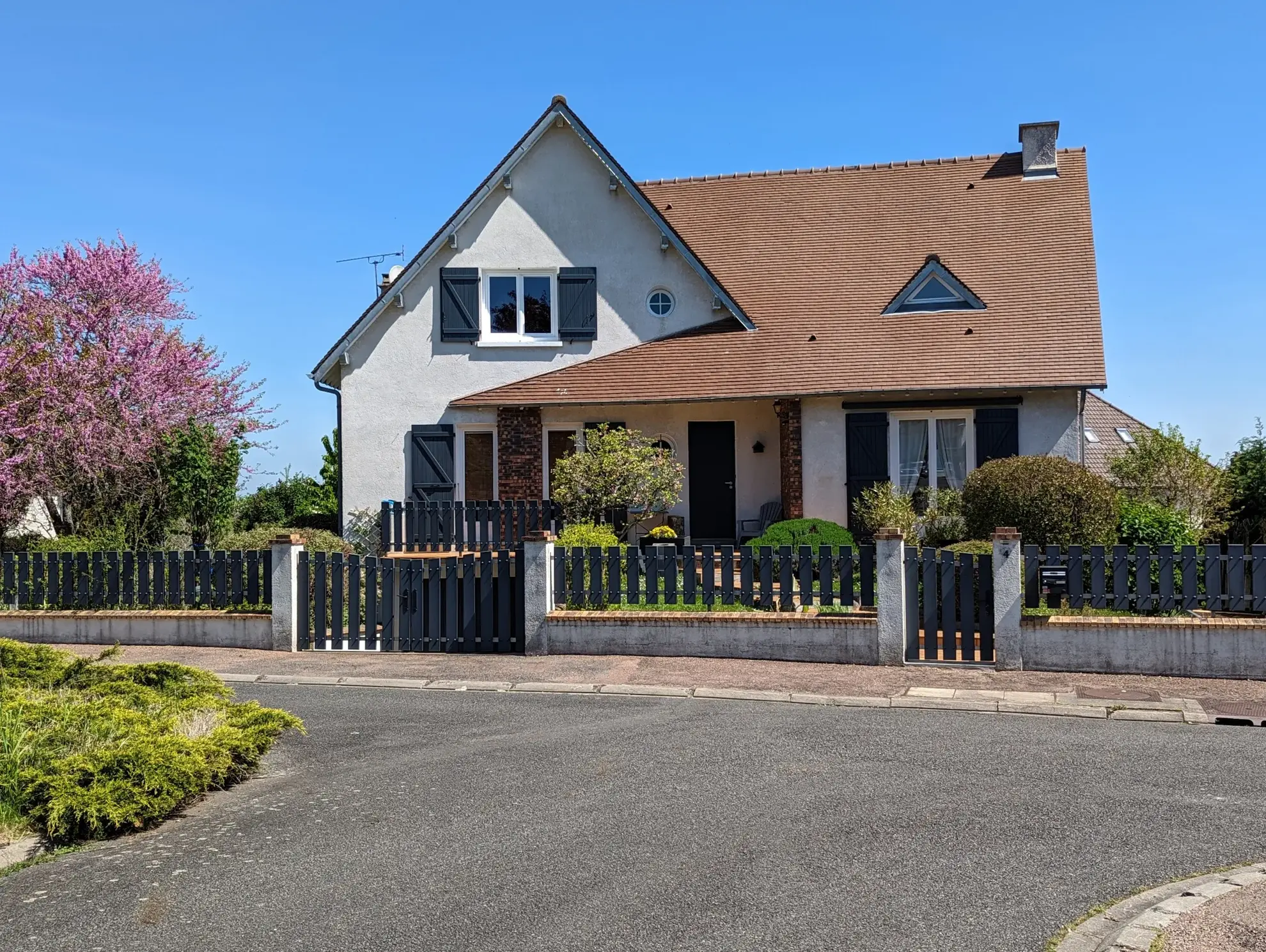 Magnifique Maison sur Sous-Sol à Nevers - 4 Chambres 