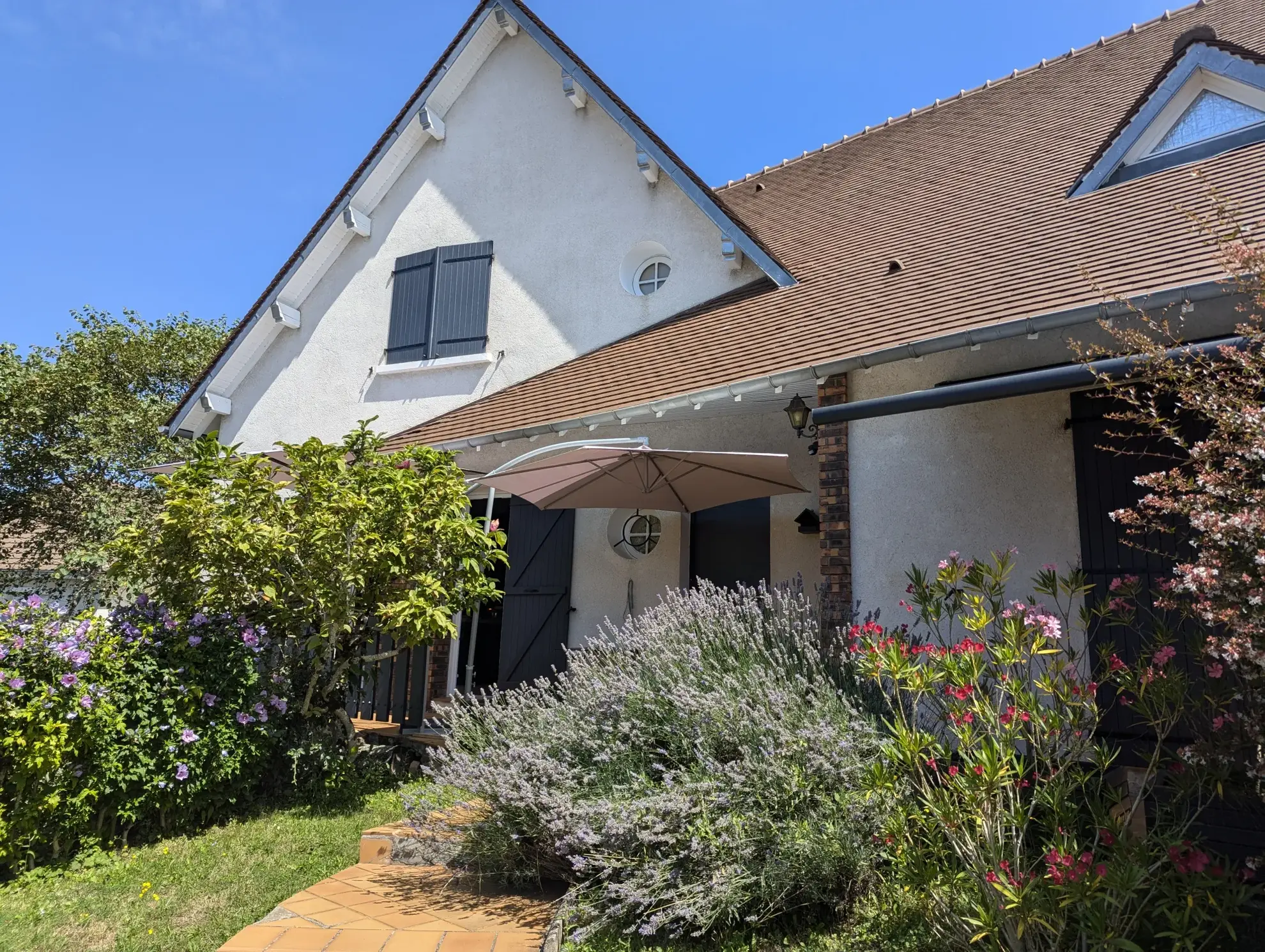 Magnifique Maison sur Sous-Sol à Nevers - 4 Chambres 