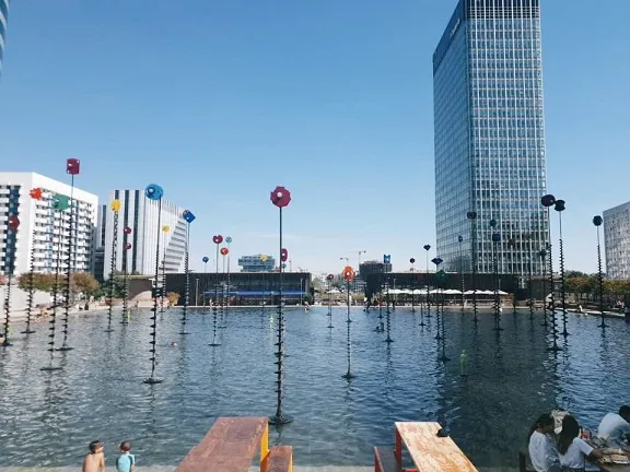 Studio rénové à Courbevoie, proche Métro Esplanade