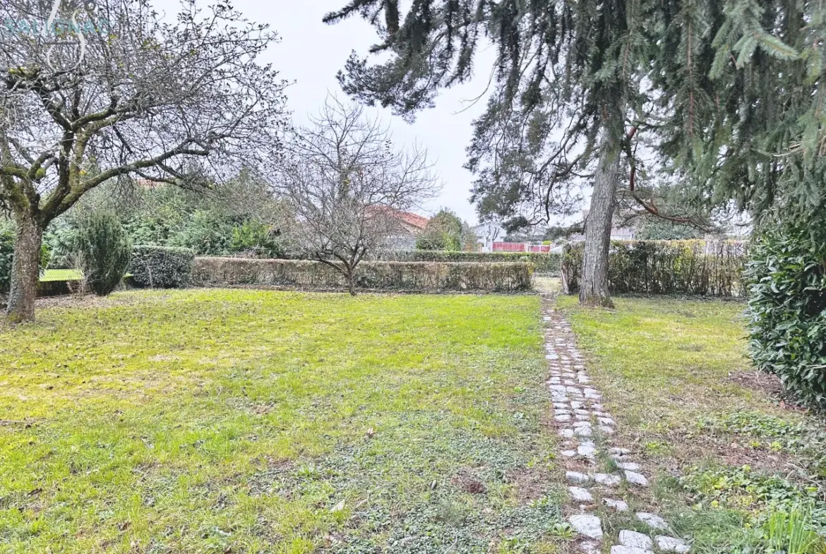 Maison traditionnelle à vendre à Péronnas - Quartier de la Correrie 