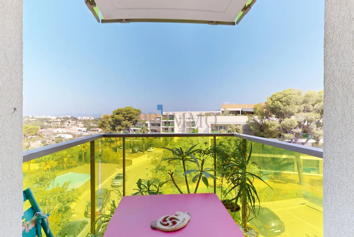 Grand appartement T2 à vendre avec terrasse à Saint-Raphaël 