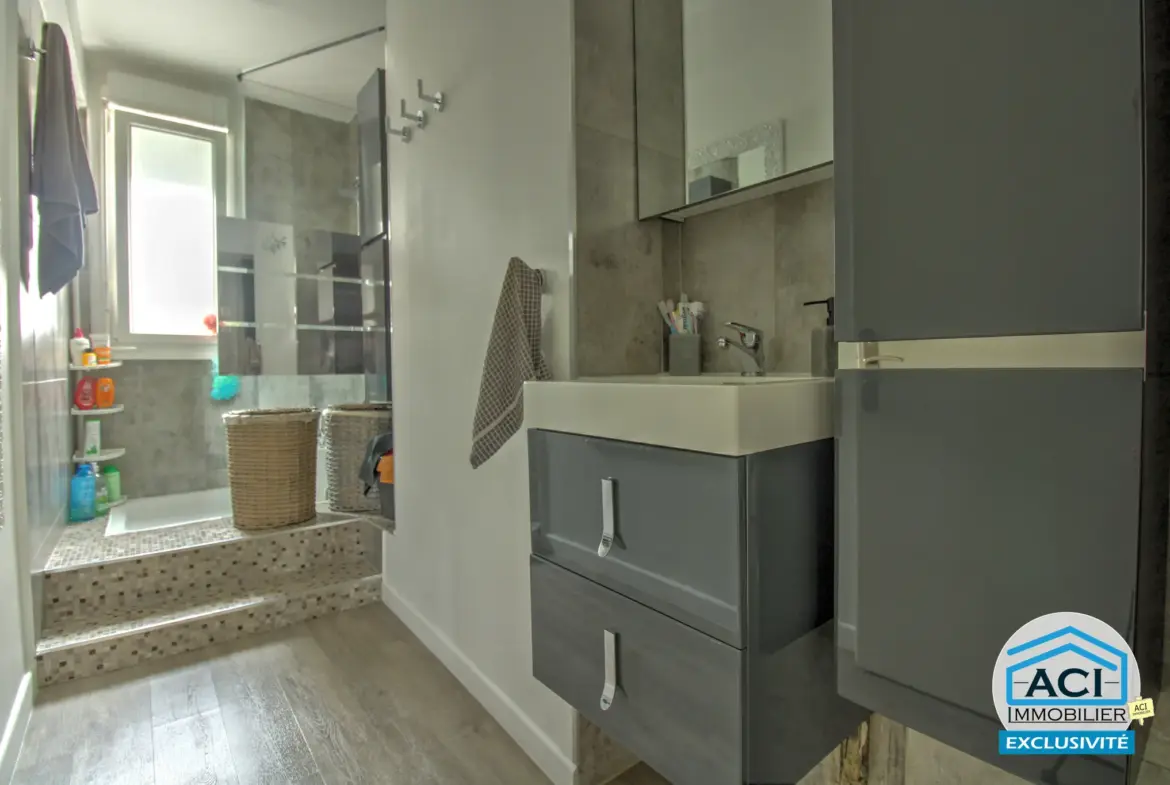 Appartement lumineux de 73 m² avec 3 chambres au centre de Saint-Priest 