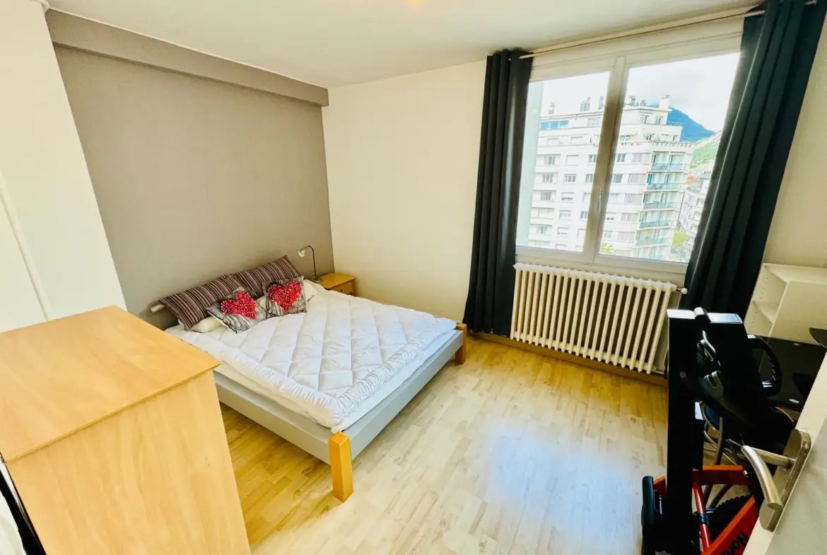 À vendre : Spacieux T5 avec vue à Grenoble, Caserne de Bonne 