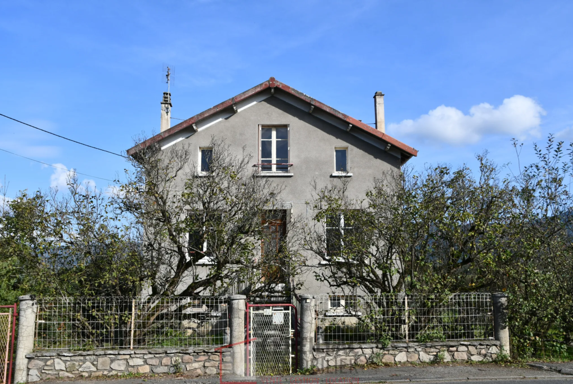 Maison 1970 à rénover à Arlanc sur terrain de 5223 m² 