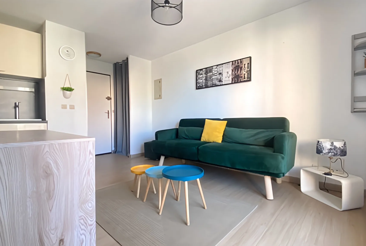 À vendre : Appartement F2 à Six Fours, idéalement situé près des plages 