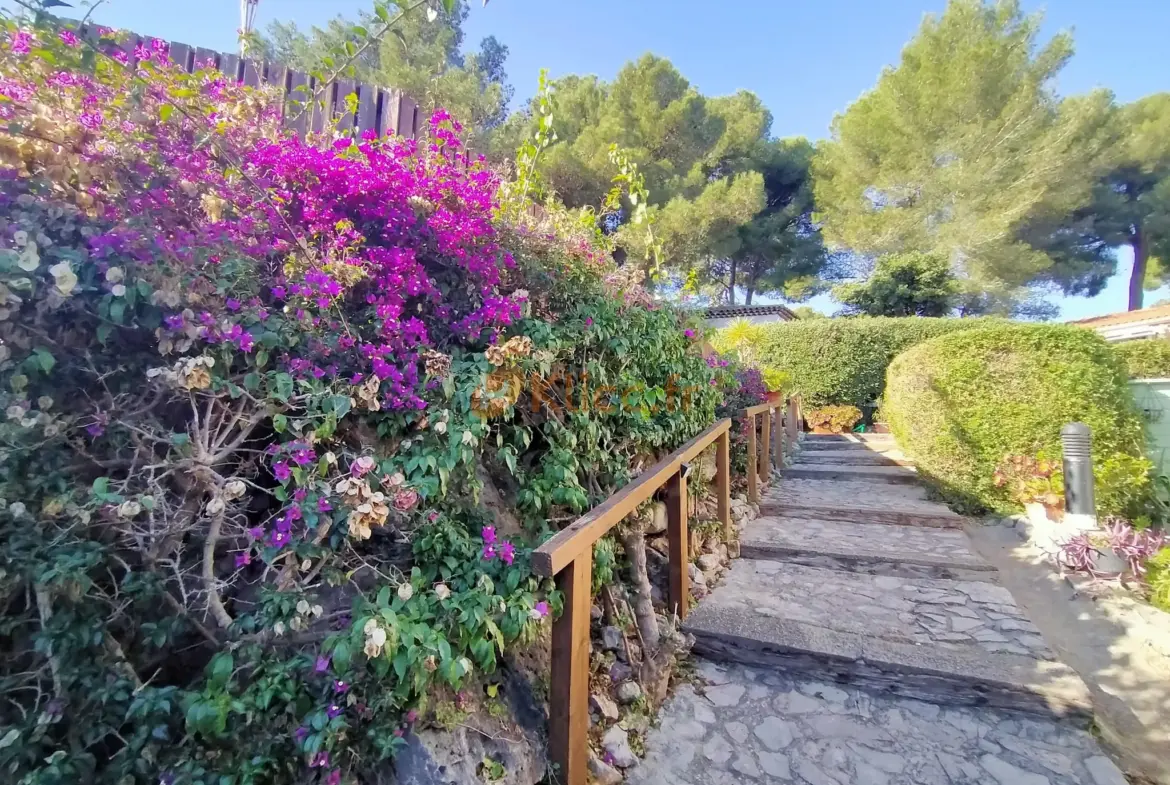 Studio Petite Maison avec Vue Mer à Vallauris 