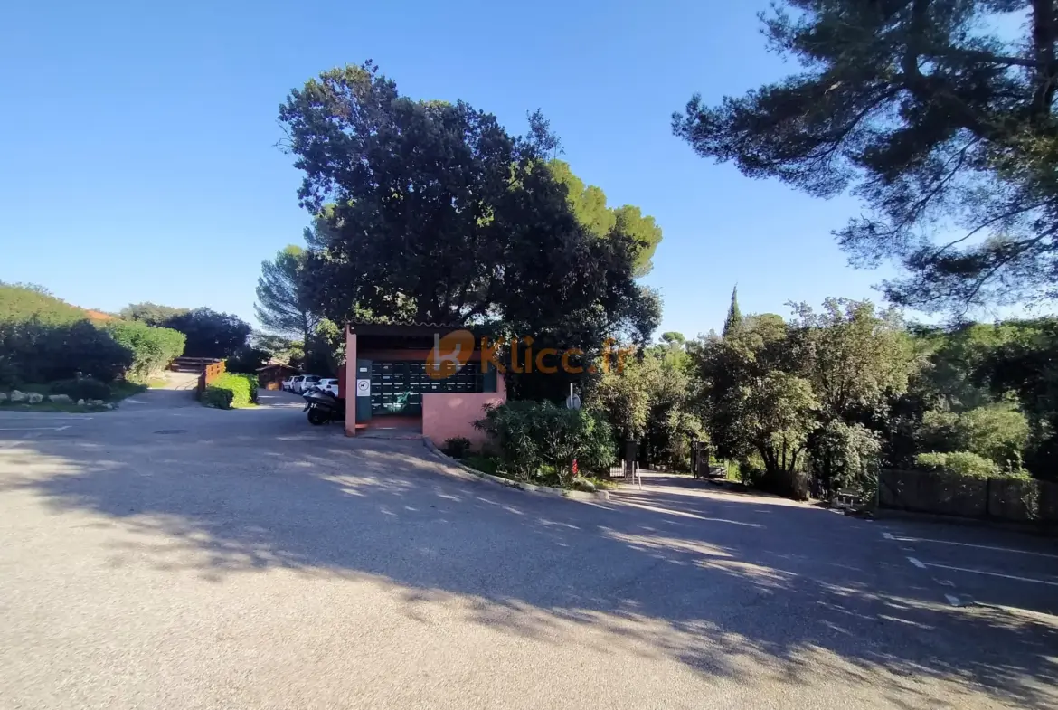 Studio Petite Maison avec Vue Mer à Vallauris 