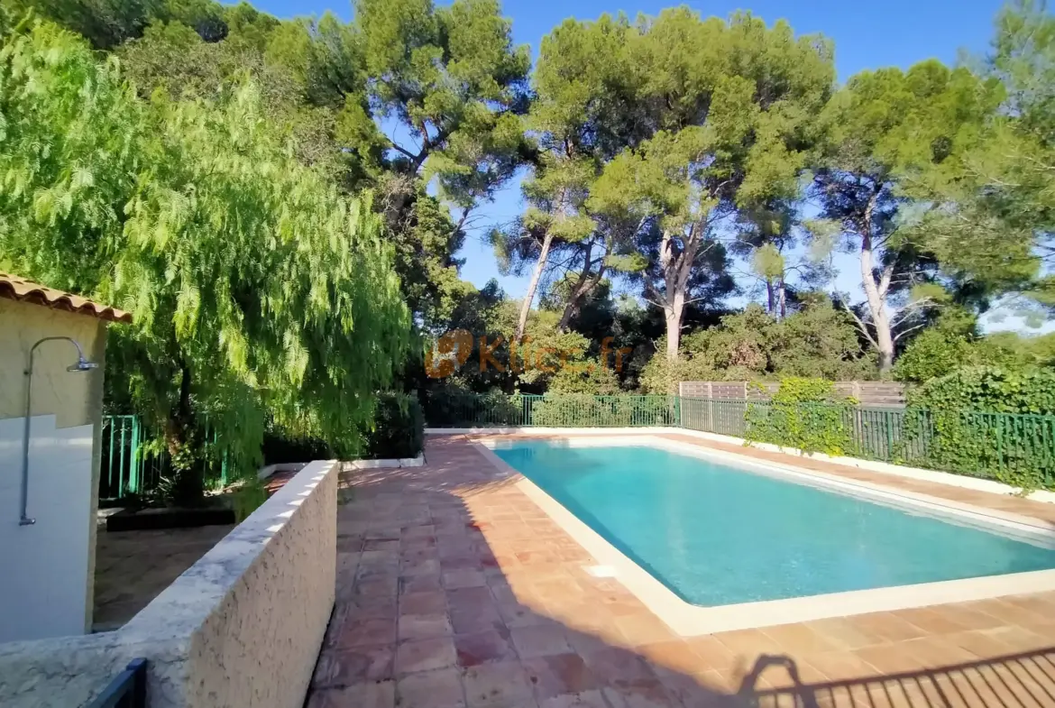 Studio Petite Maison avec Vue Mer à Vallauris 