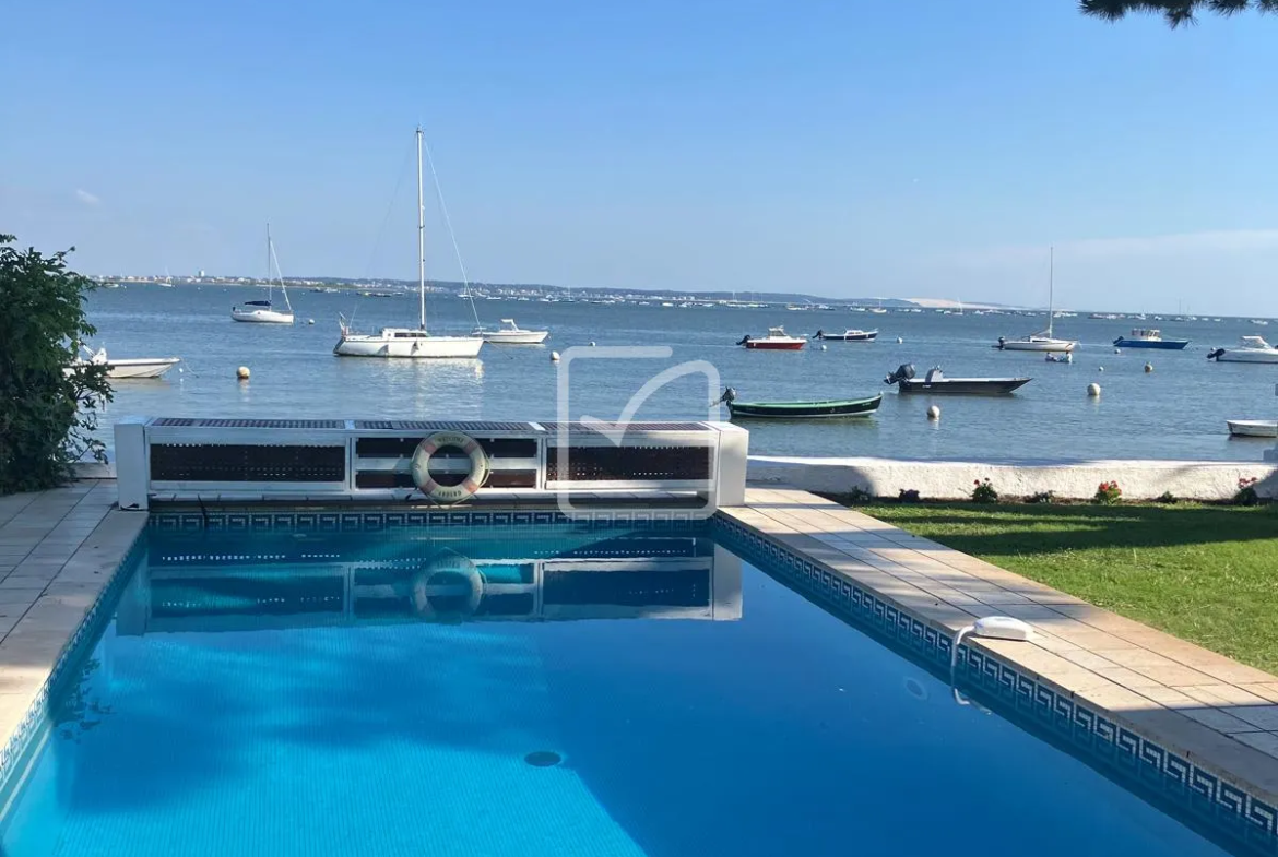 Villa exceptionnelle en première ligne, vue magique sur le Bassin d'Arcachon 