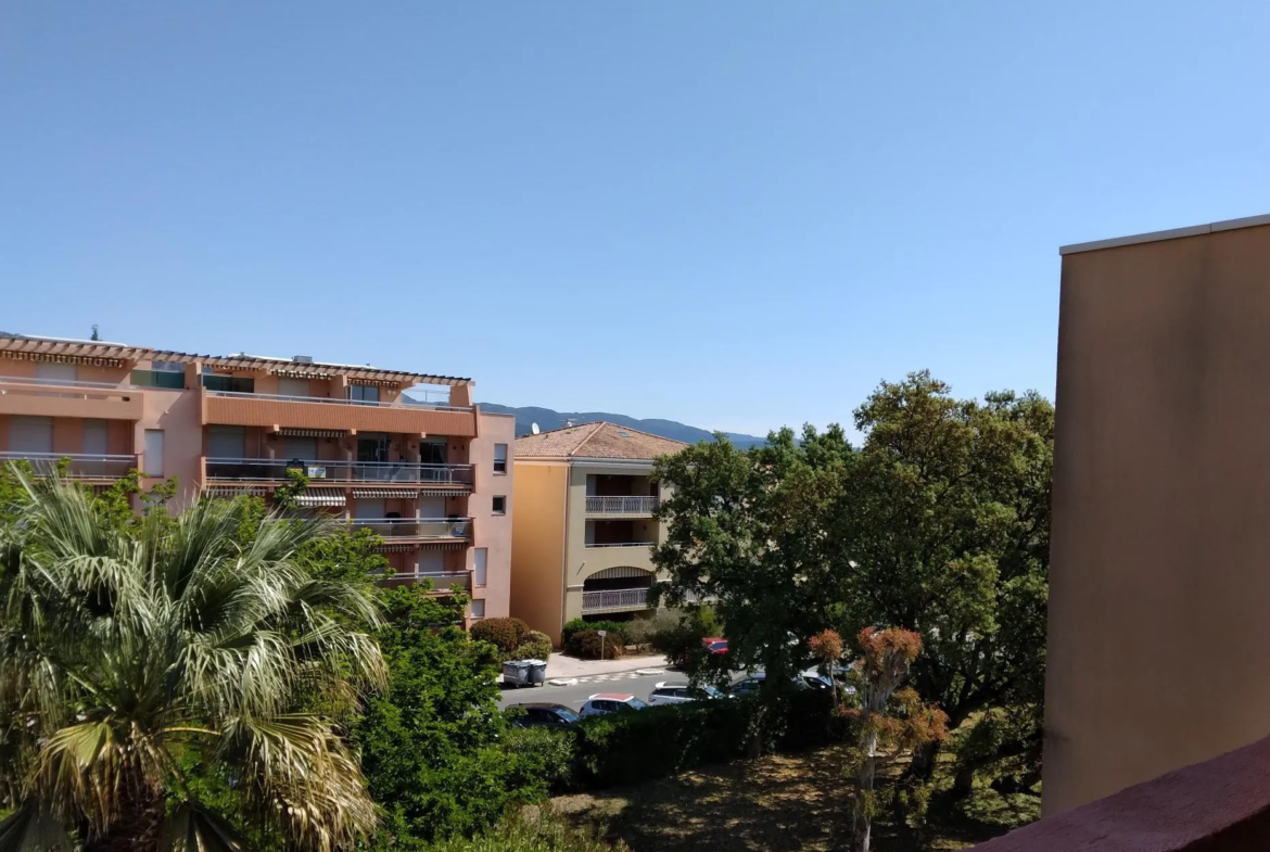 Studio avec terrasse proche de la mer à Bormes les Mimosas 