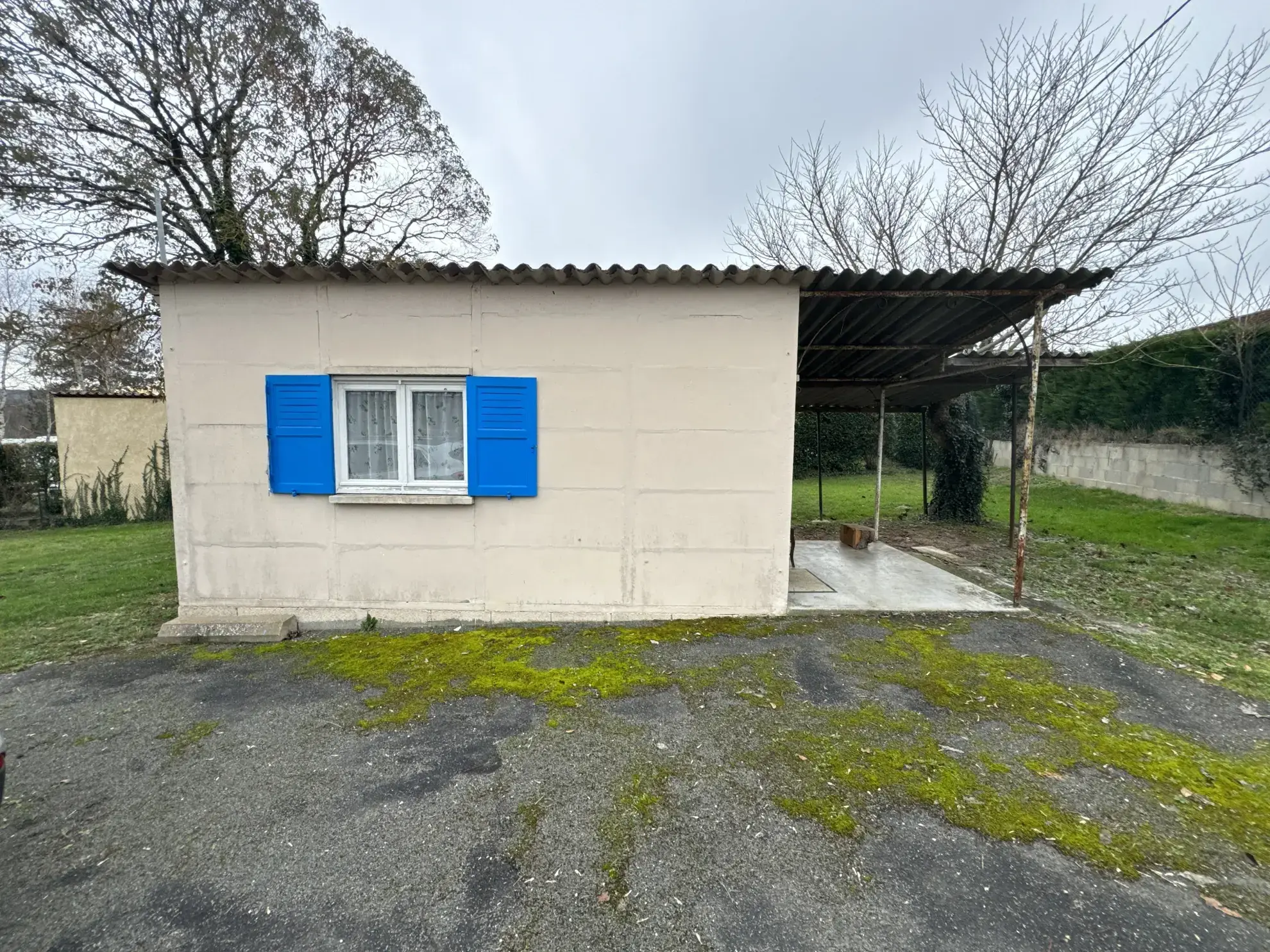 Maison en pierre spacieuse à Saint-Sylvestre sur Lot avec terrain de 1600 m2 