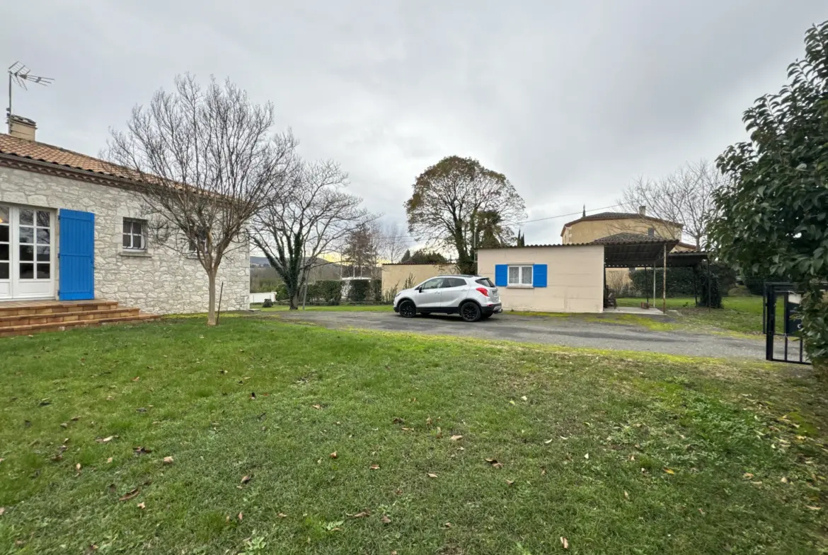 Maison en pierre spacieuse à Saint-Sylvestre sur Lot avec terrain de 1600 m2 