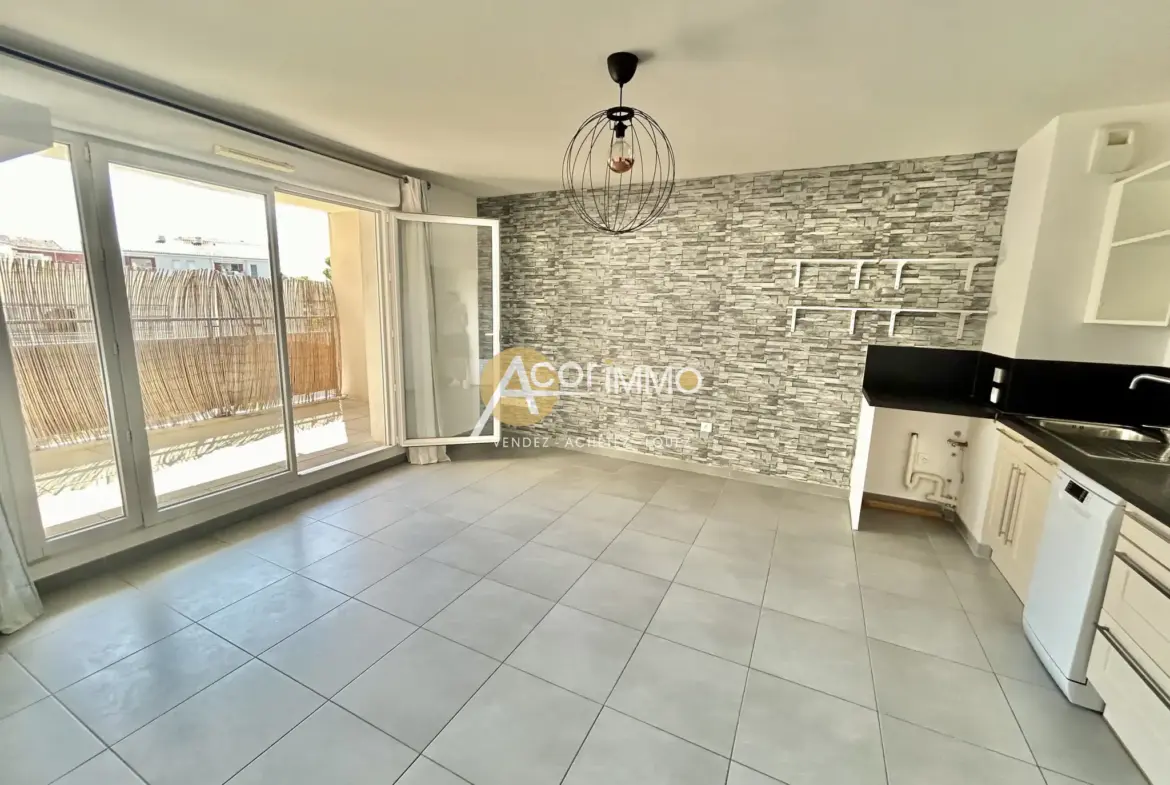 Appartement T2 avec terrasse et ascenseur à La Seyne-sur-Mer 