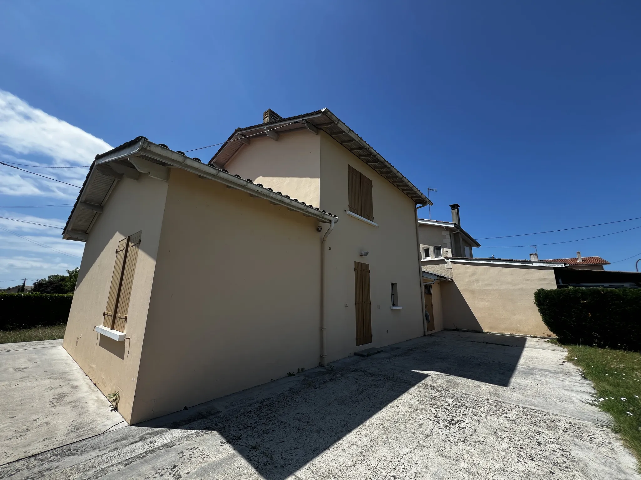 Maison à vendre à Bazas avec 3 chambres et jardin 