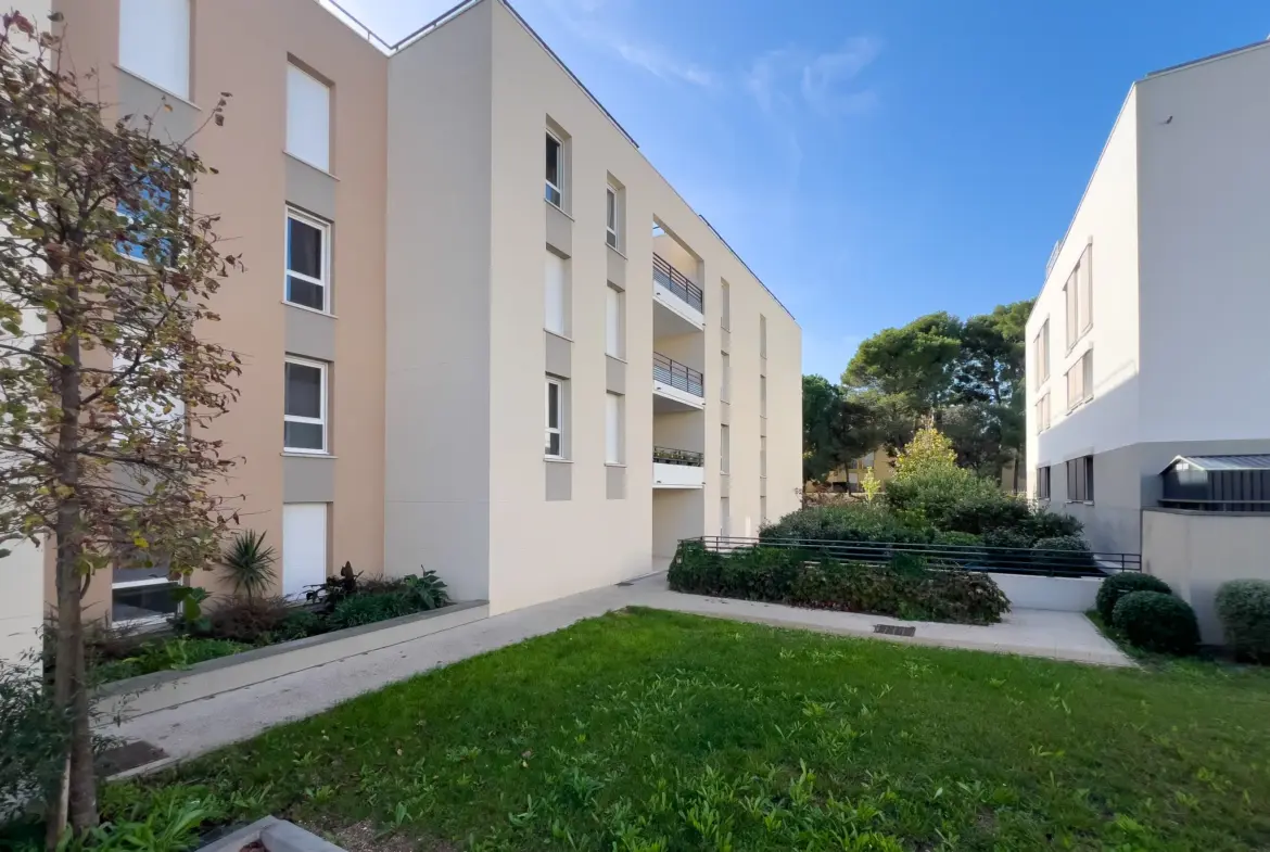 À vendre : Appartement T2 neuf avec terrasse à La Londe-les-Maures 