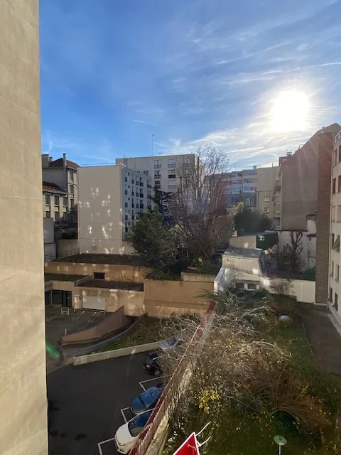 Studio lumineux à vendre, métro Porte des Lilas, Paris 