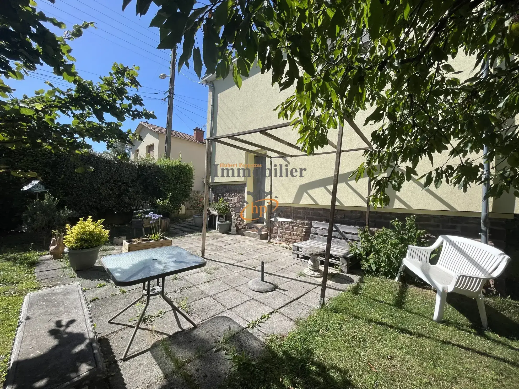 Maison rénovée à vendre avec jardin de 340 m2 à St Affrique 