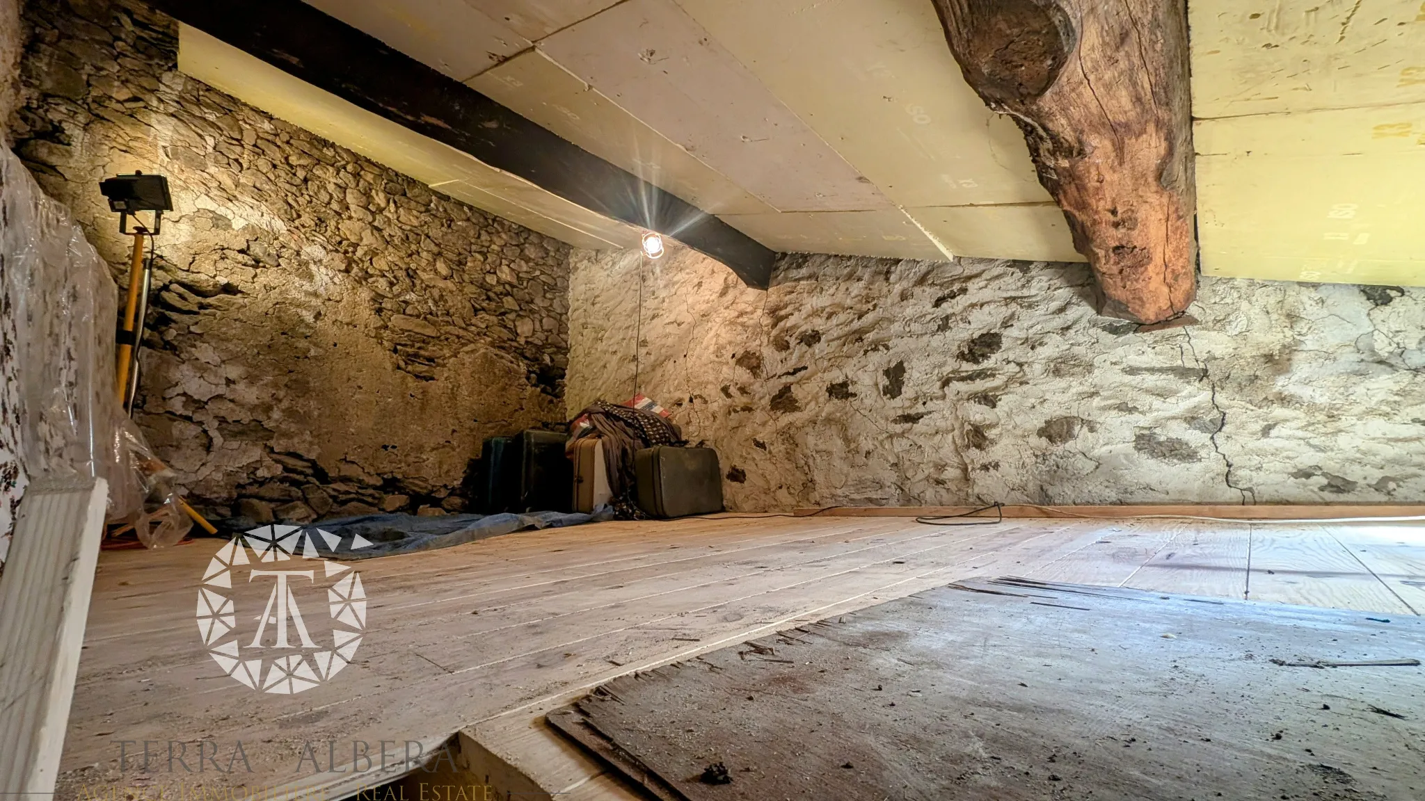 Maison en Pierre à Réhabiliter à Laroque des Albères 