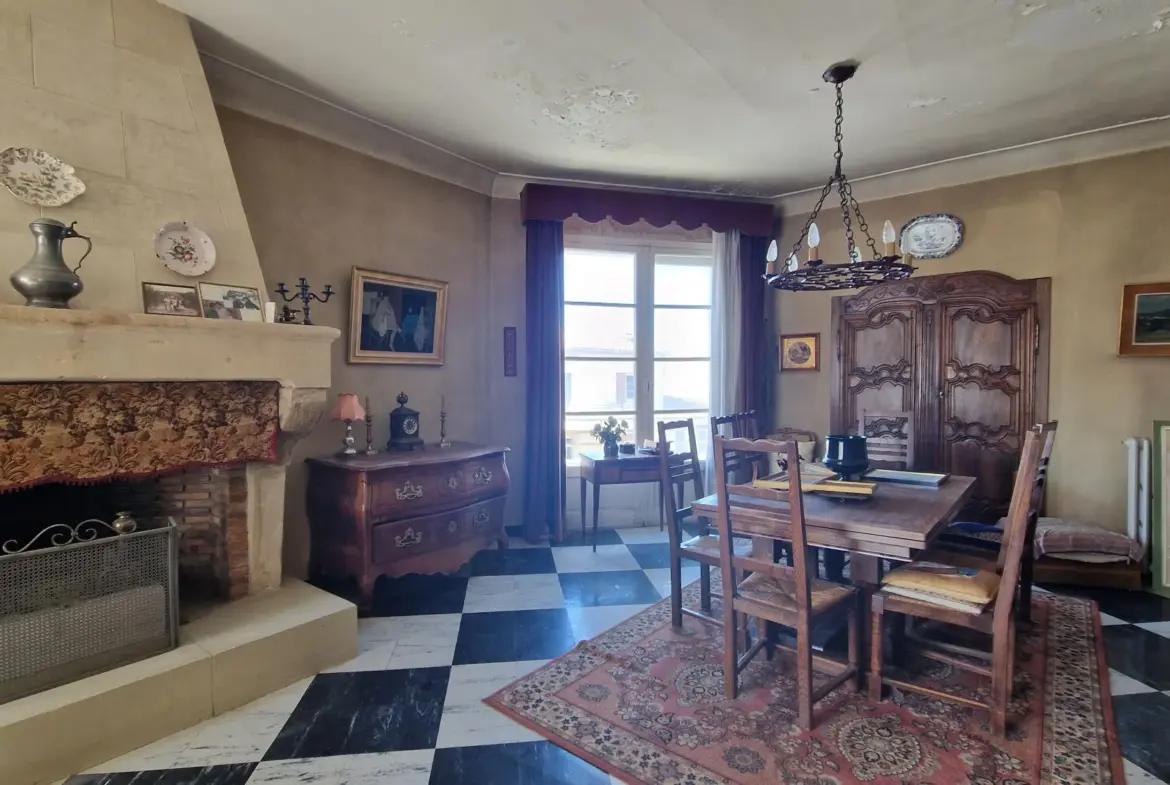 À vendre : Appartement de 153 m² à Pont Saint Esprit avec 4 chambres 