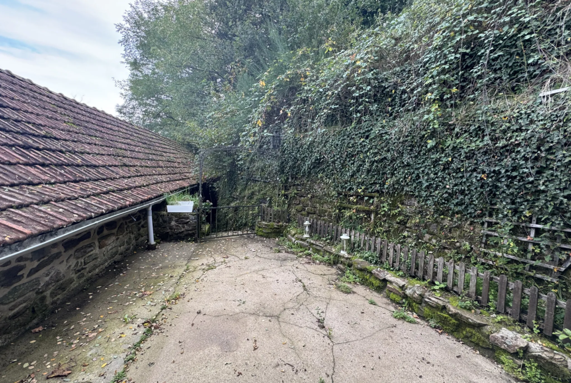 Maison à Uzerche en Corrèze avec fort potentiel 